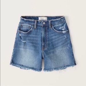 Abercrombie 4” Mom shorts